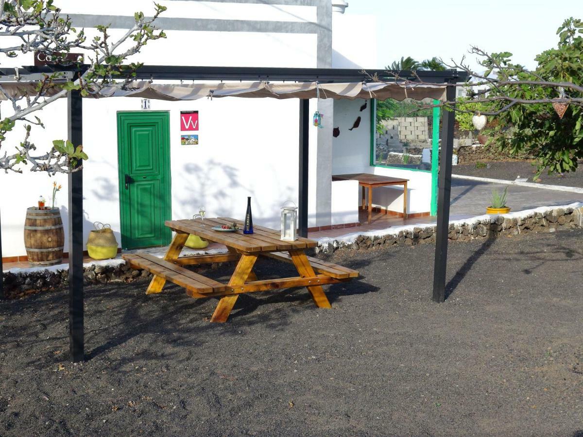 Casa Mi Tio Perico Guest House Mala Exterior photo